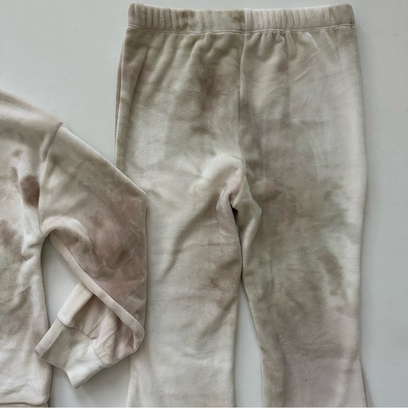 btween Cream and Tan Velour 2 piece Sweatsuit Size 7 Girls - Picture 14 of 14